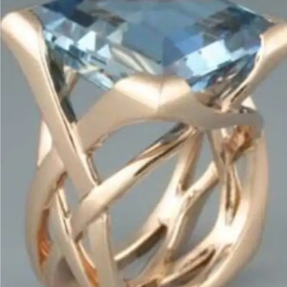 NWOT Luxury large stone Elegant Blue Gold Women's Ring very well made available - Picture 1 of 2